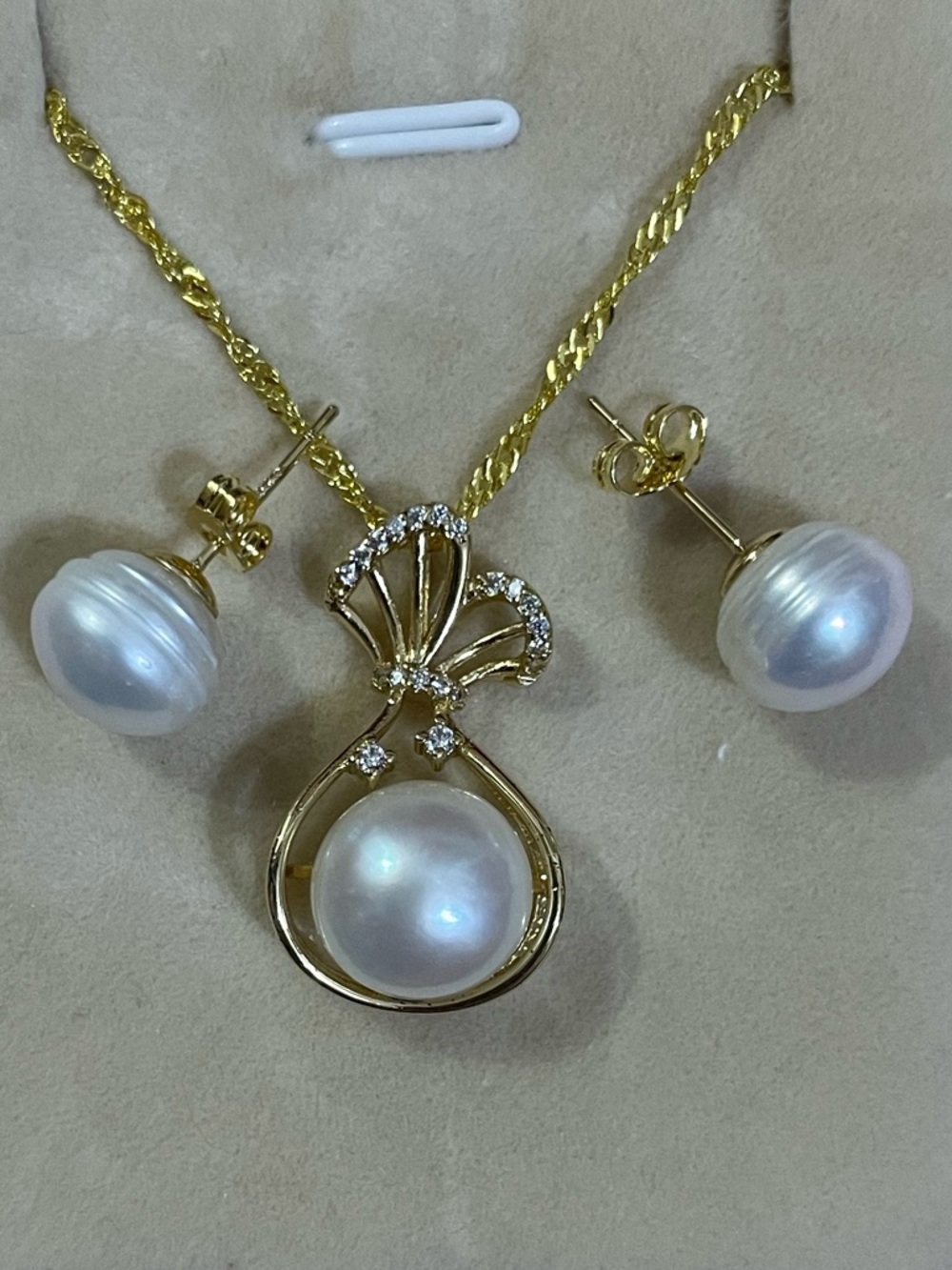 White South Sea Pearl Necklace 22" & White South Sea Pearl Stud Earrings